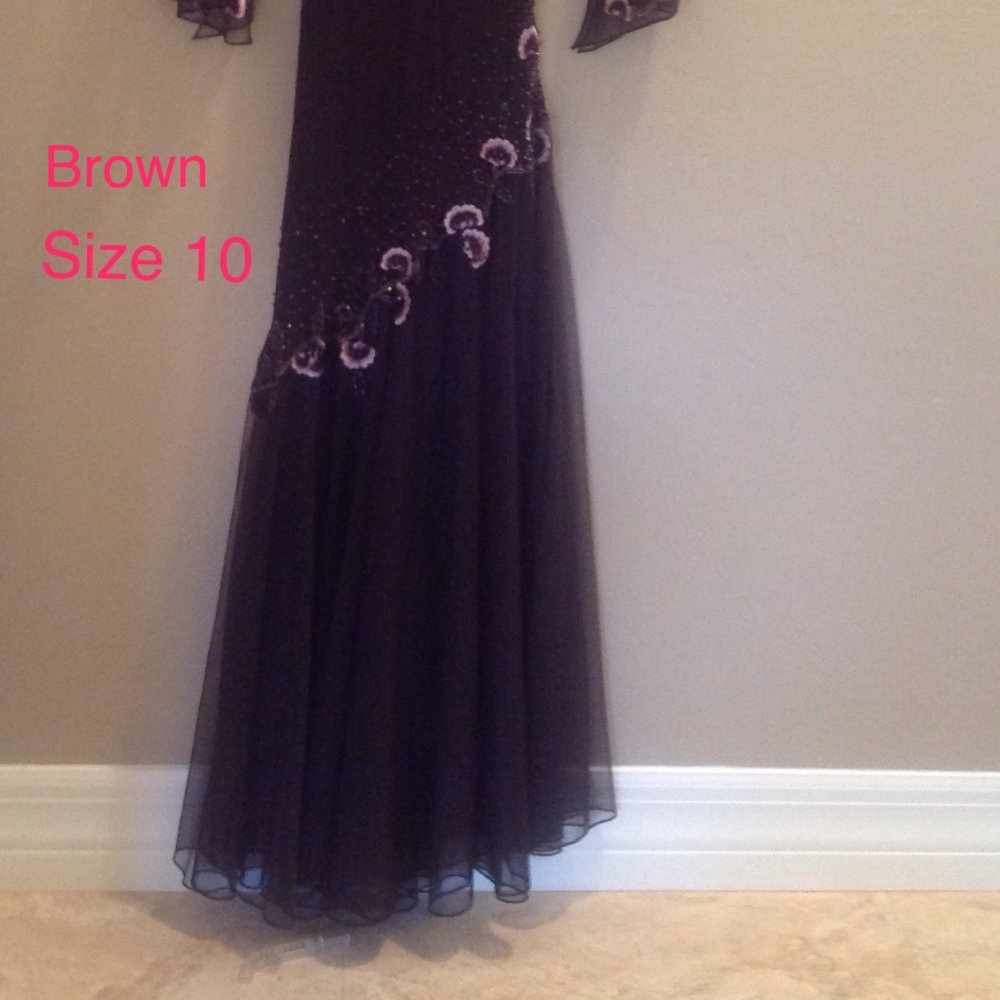 gown - Picture 2 of 3